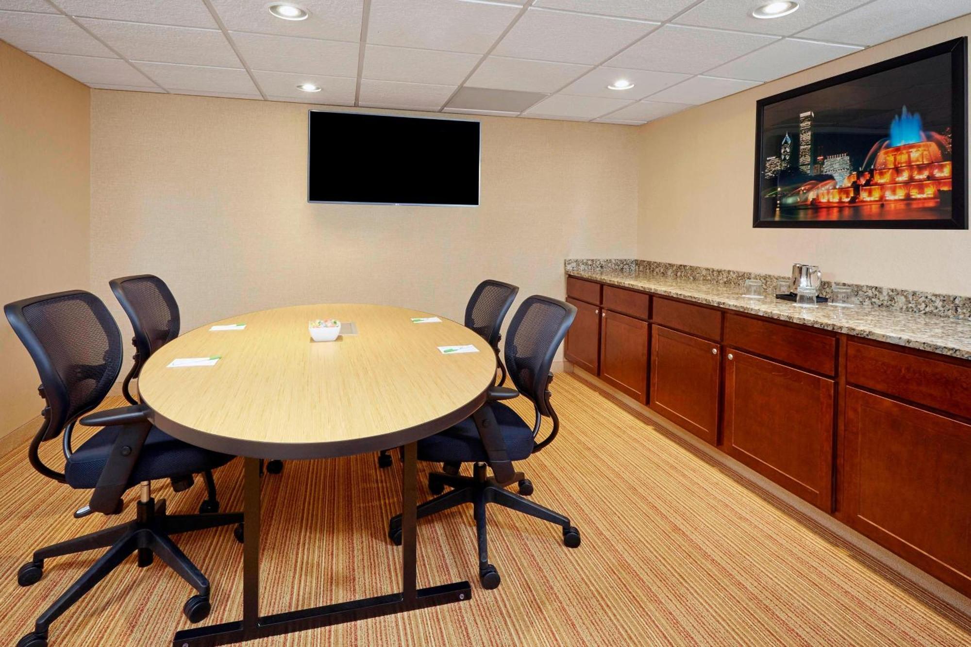 Hotel Courtyard Chicago Midway Airport 3*