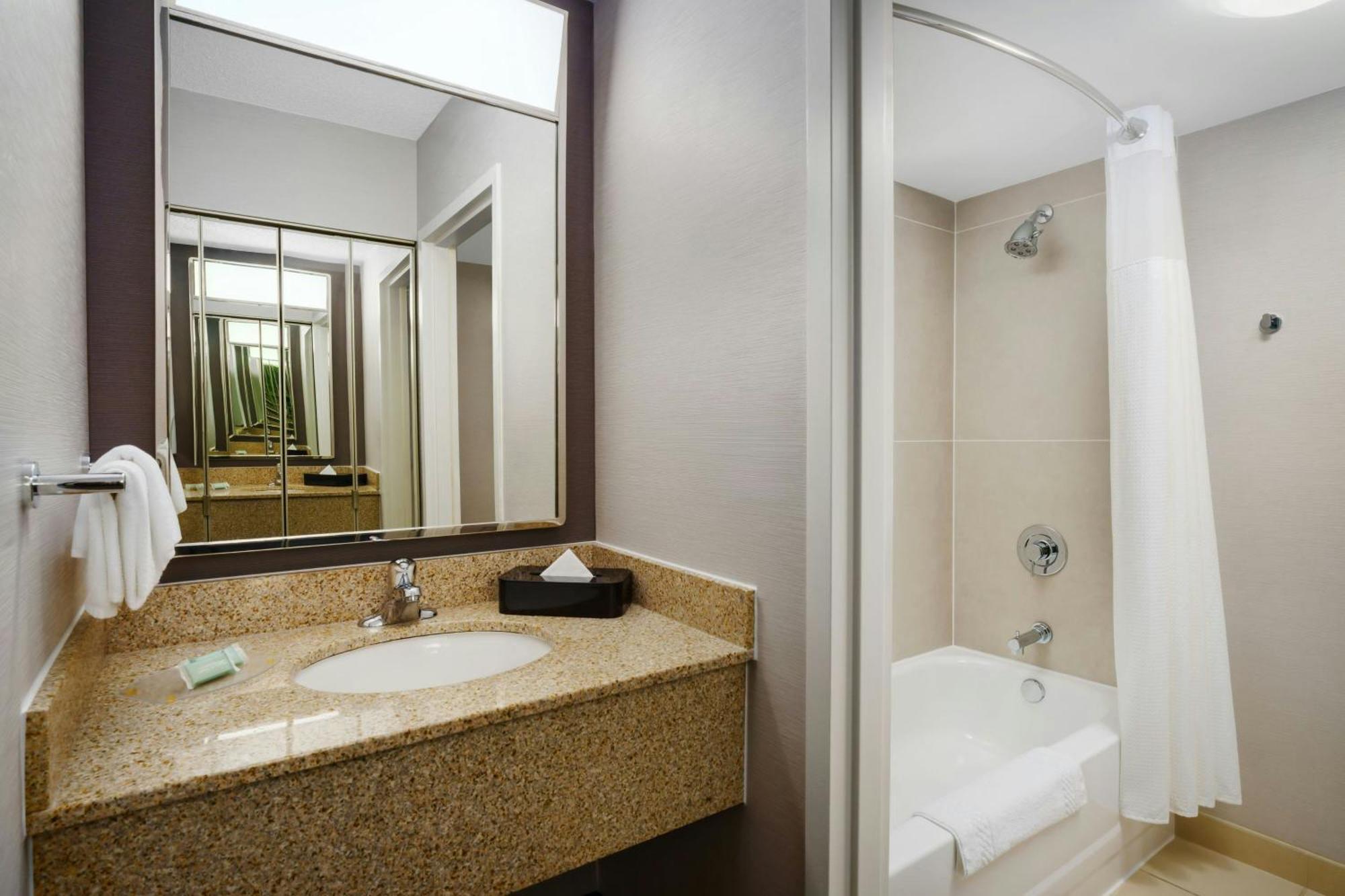 Courtyard Chicago Midway Airport 3*